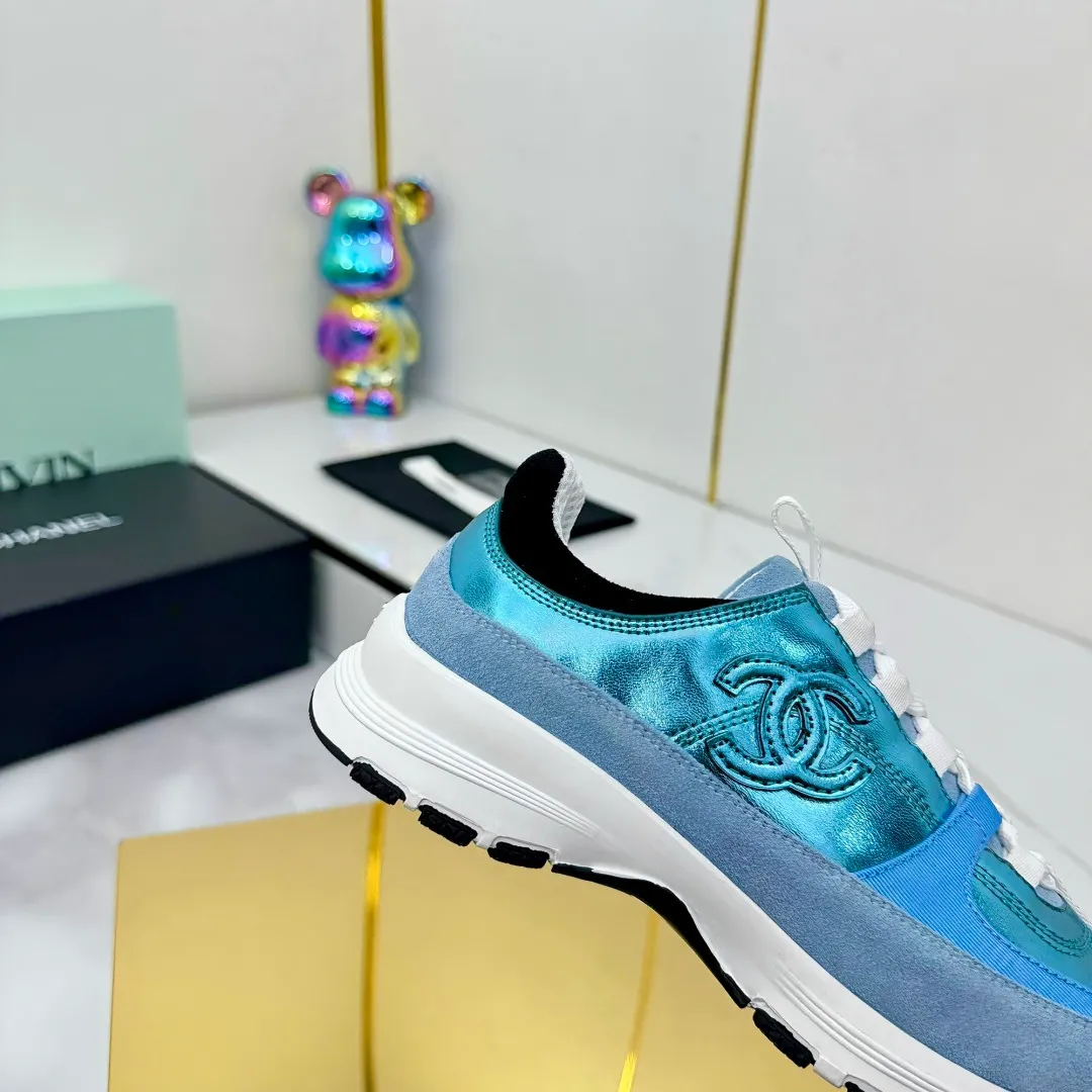 👟👟Ex-factory price 600👟👟High quality! ! ! CHANEL Chanel 25A latest thick-soled casual sports shoes. The counter is synchronized. The counter is very popular. It is a shoe that is very difficult to buy. The most popular thick-soled casual shoes on the Internet. As you can imagine, the most popular thick-soled casual shoes can not be missed. It has both good looks and comfort. Simple and versatile. The thick sole increases the height and is super versatile. Whoever wears it will look better. Upper: cowhide stitching. Lining: breathable mesh. Outsole: TPU original outsole. Size: 35-41 👉